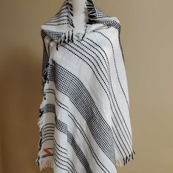 Joe Fresh blanket scarf black white pattern knit soft - Picture 2 of 2